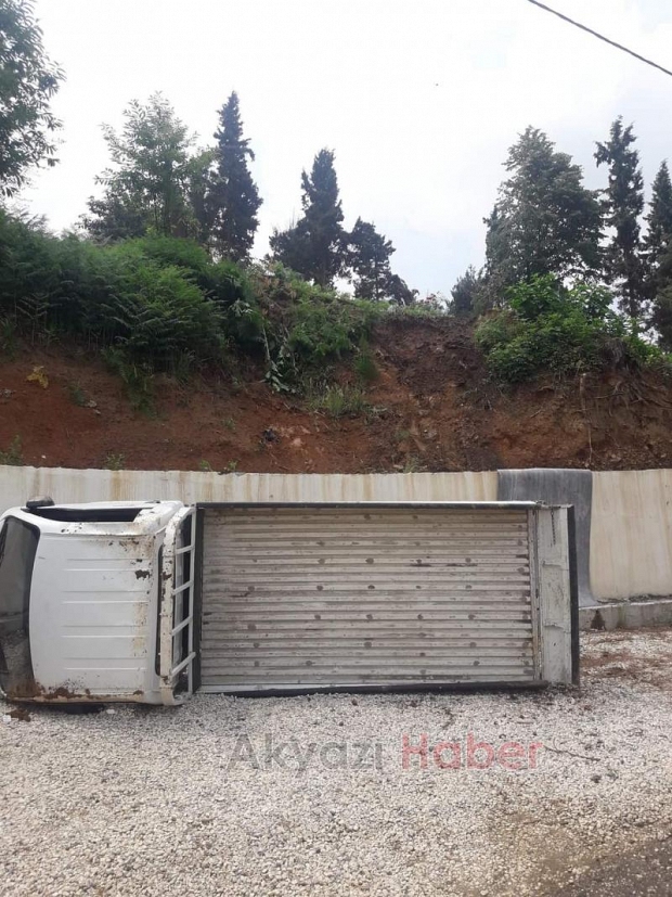 Akyazı'da mezarlıkta kaza