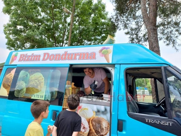 Öğrenciler sokakları temizledi