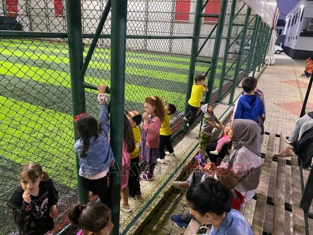 İnönü Anaokulu Velilerinden Unutulmaz Dostluk Maçı