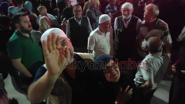 Akyazı hac kafilesi dualarla uğurlandı