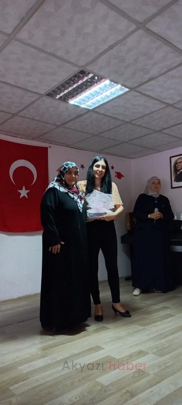 Atatürk İlkokulu 4/A sınıfında mezuniyet sevinci
