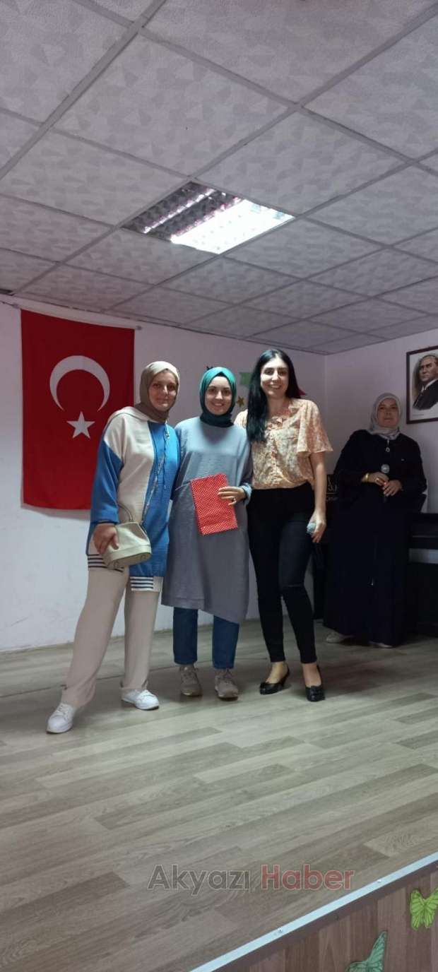 Atatürk İlkokulu 4/A sınıfında mezuniyet sevinci