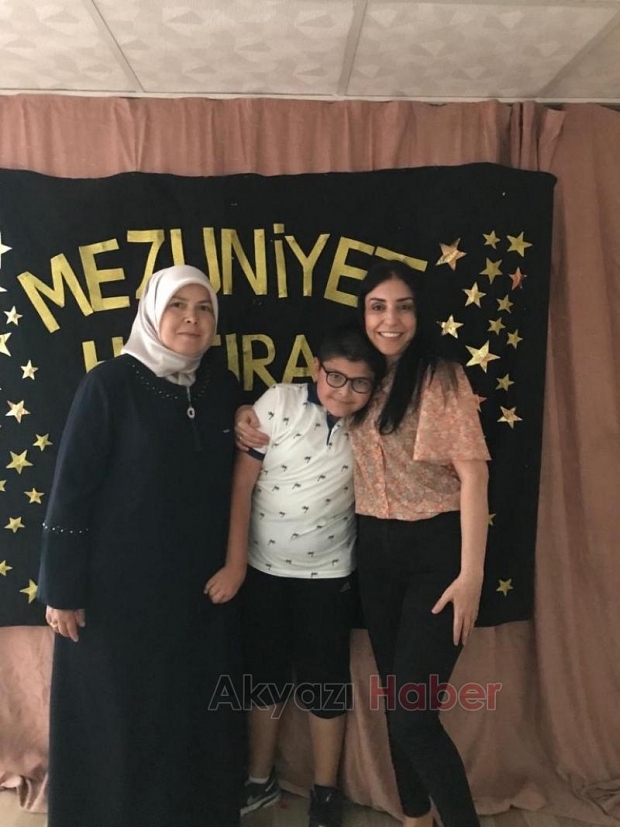 Atatürk İlkokulu 4/A sınıfında mezuniyet sevinci