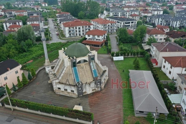 300 kişilik geçici mescit inşa edildi 