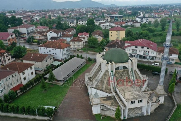 300 kişilik geçici mescit inşa edildi 