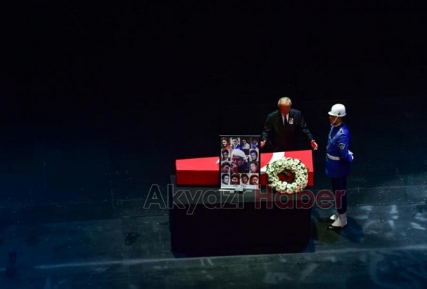 Cüneyt Arkını binlerce kişi gözyaşlarıyla uğurladı