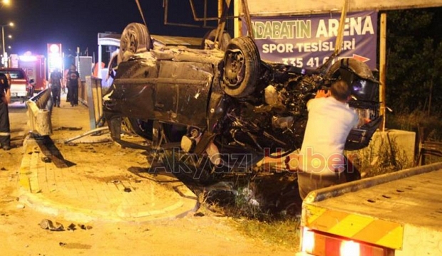 54 plakalı otomobik kaza yaptı: 1'i ağır 4 yaralı