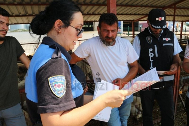 Polis ekipleri kurban pazarında sahte para uyarısı yaptı