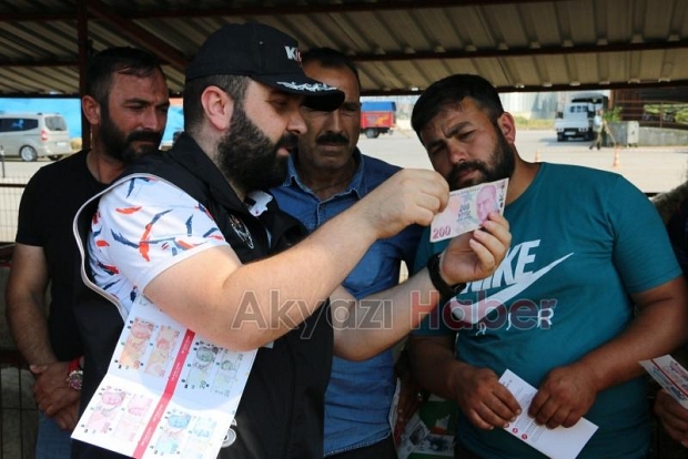 Polis ekipleri kurban pazarında sahte para uyarısı yaptı