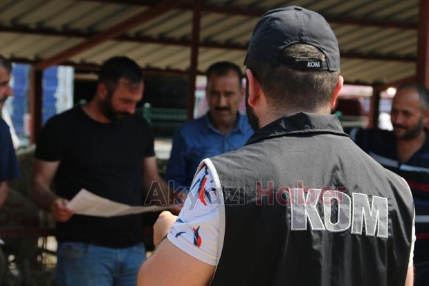 Polis ekipleri kurban pazarında sahte para uyarısı yaptı