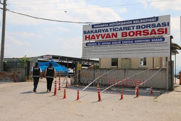 Polis ekipleri kurban pazarında sahte para uyarısı yaptı