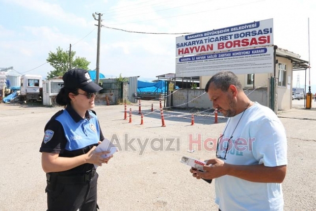 Polis ekipleri kurban pazarında sahte para uyarısı yaptı
