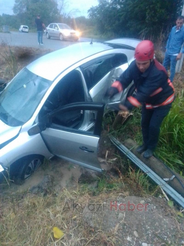 Akyazı'da otomobil su kanalına uçtu: 1 yaralı
