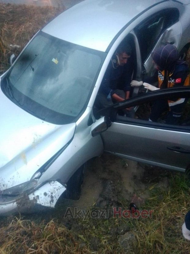 Akyazı'da otomobil su kanalına uçtu: 1 yaralı