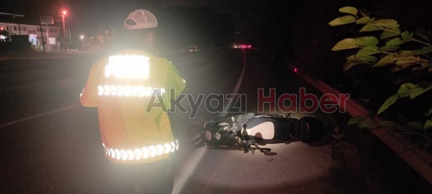 Motosikletle tıra çarptı