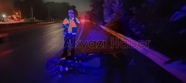 Motosikletle tıra çarptı