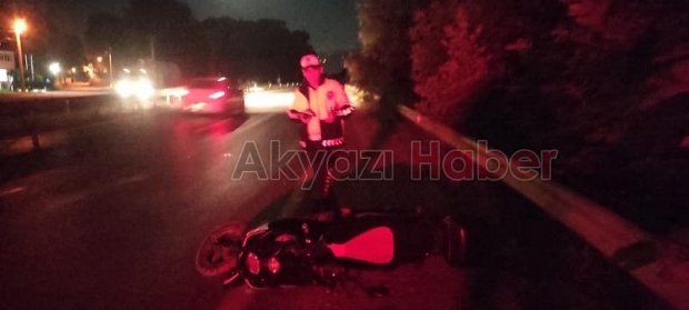 Motosikletle tıra çarptı