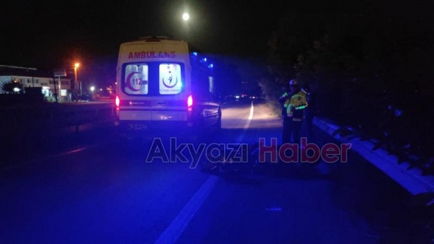 Motosikletle tıra çarptı