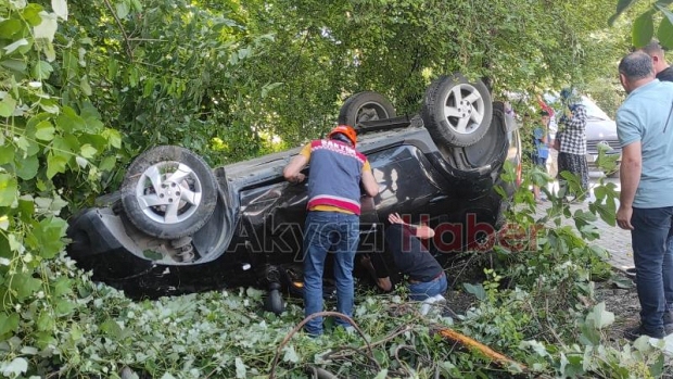 Takla atan otomobildeki 6 kişi yaralandı