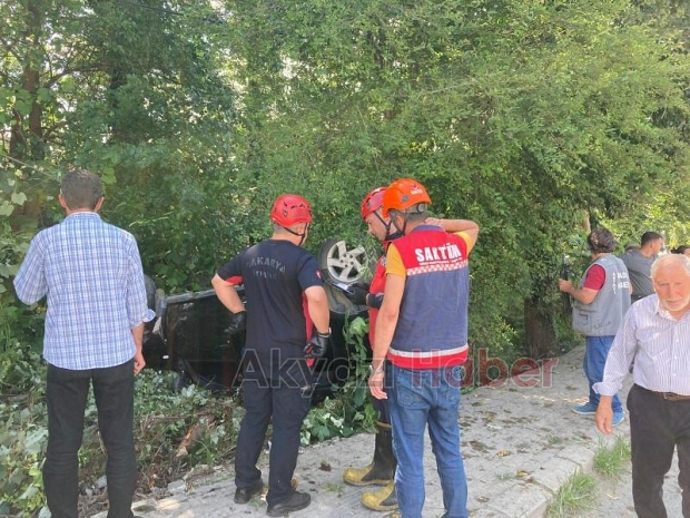 Takla atan otomobildeki 6 kişi yaralandı