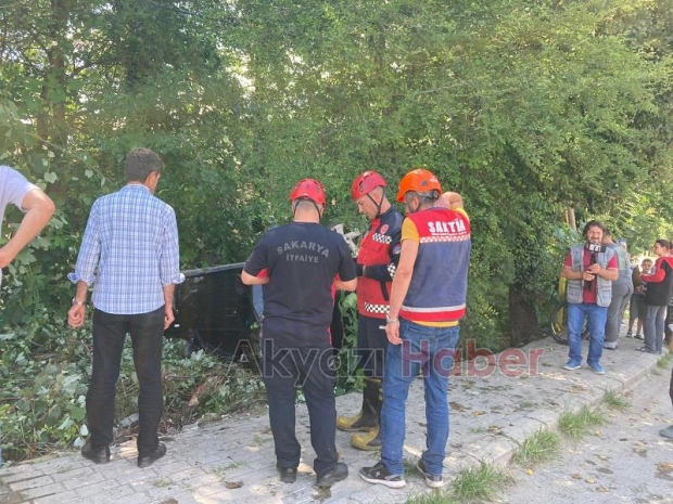 Takla atan otomobildeki 6 kişi yaralandı