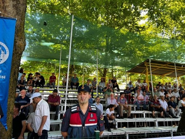 Tarihi Akbalık Yağlı Güreşleri başladı