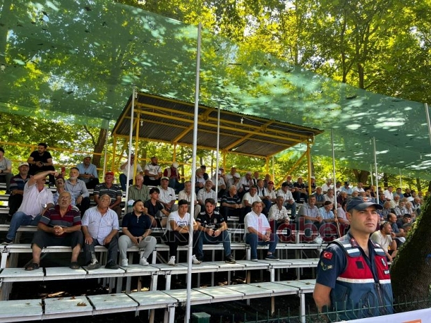 Tarihi Akbalık Yağlı Güreşleri başladı