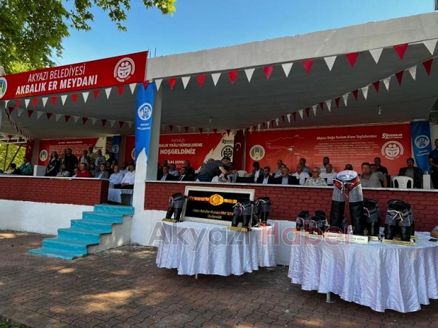 Tarihi Akbalık Yağlı Güreşleri başladı