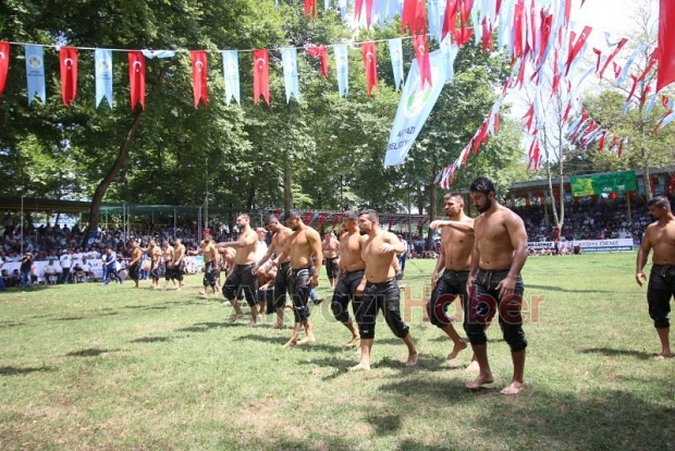 57. Akbalık Yağlı Güreşleri'ne ilgi büyüktü