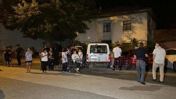 4.2'lik deprem vatandaşı sokağa döktü