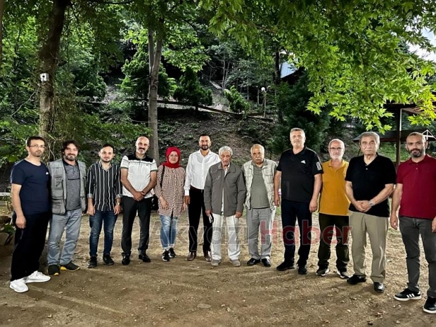 Akbalık Güreş Ağalığını devreden Öztürk'ten gazetecilere teşekkür