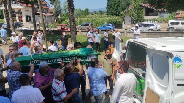  Emine Göksal Defnedildi.