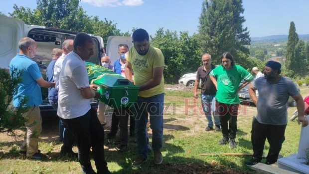  Emine Göksal Defnedildi.