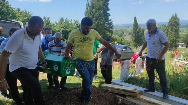  Emine Göksal Defnedildi.