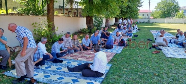  Akyazı İHL Mezunları Okul Bahçesinde Pilav Gününde Buluştu