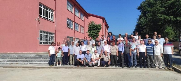  Akyazı İHL Mezunları Okul Bahçesinde Pilav Gününde Buluştu