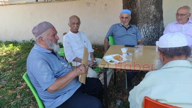  Akyazı İHL Mezunları Okul Bahçesinde Pilav Gününde Buluştu