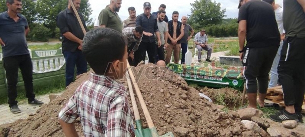 Motosikletle fırına dalan Iraklı genç toprağa verildi