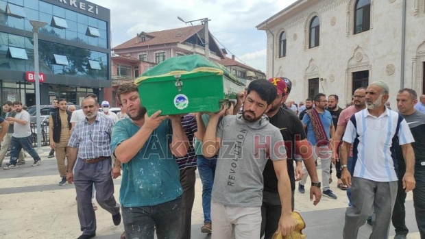 Motosikletle fırına dalan Iraklı genç toprağa verildi