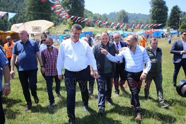 Acelle Şenliği Başladı