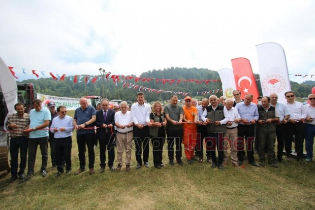 Acelle Şenliği Başladı