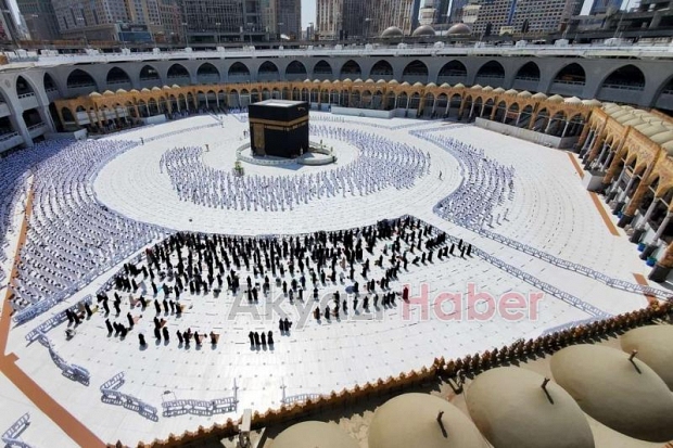 Kabe'de bariyerler kalktı