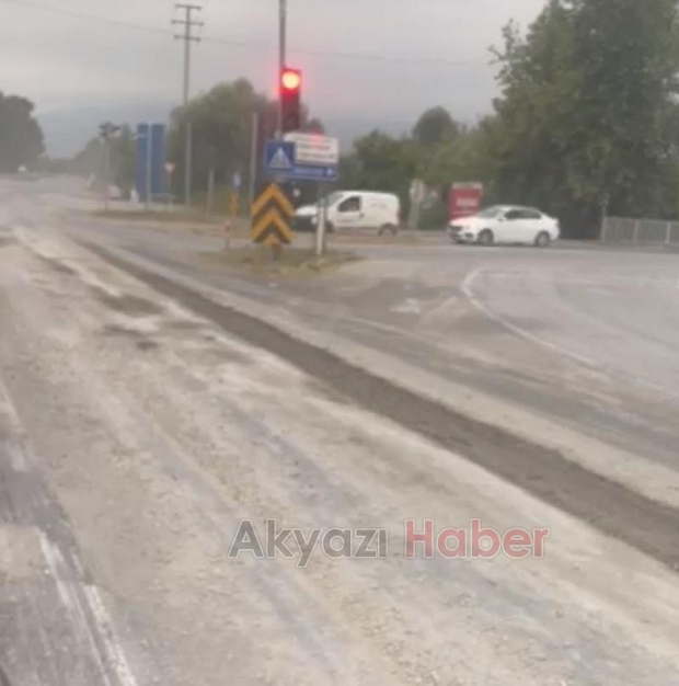 Ölüm Kavşağı'nda dökülen beton tehlike saçıyor