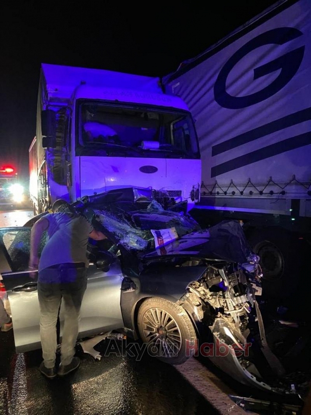 Sakarya sınırında katliam gibi kaza: 3 ölü