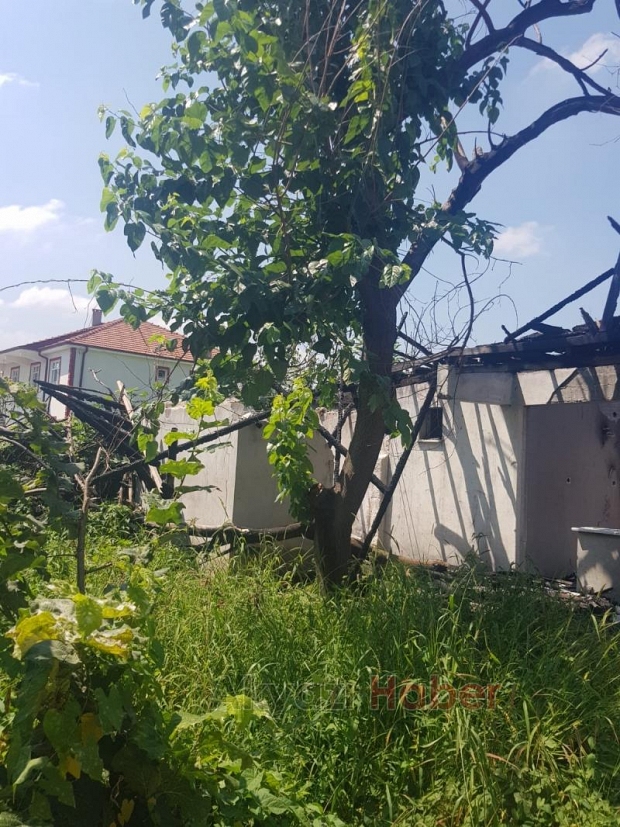  Vatandaş metruk evin yıkılmasını istiyor