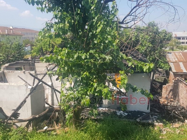  Vatandaş metruk evin yıkılmasını istiyor