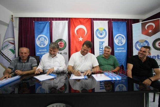  Akyazı Belediyesi’nde sözleşme sevinci 