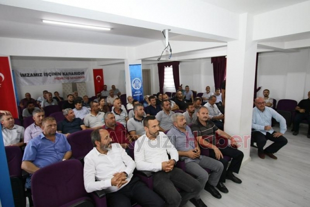  Akyazı Belediyesi’nde sözleşme sevinci 