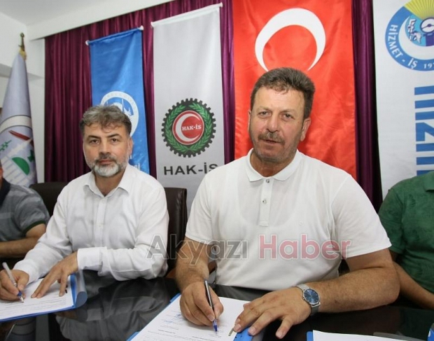  Akyazı Belediyesi’nde sözleşme sevinci 