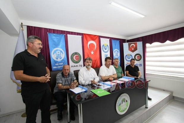  Akyazı Belediyesi’nde sözleşme sevinci 